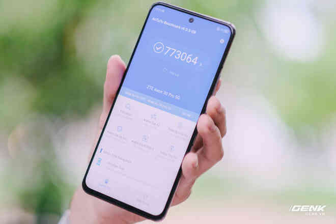 Trên tay ZTE Axon 30 Pro: Màn hình AMOLED 120Hz, Snapdragon 888, hai camera 64MP, giá 10.8 triệu đồng - Ảnh 13. Trên tay ZTE Axon 30 Pro: Màn hình AMOLED 120Hz, Snapdragon 888, hai camera 64MP, giá 10.8 triệu đồng - Ảnh 13.