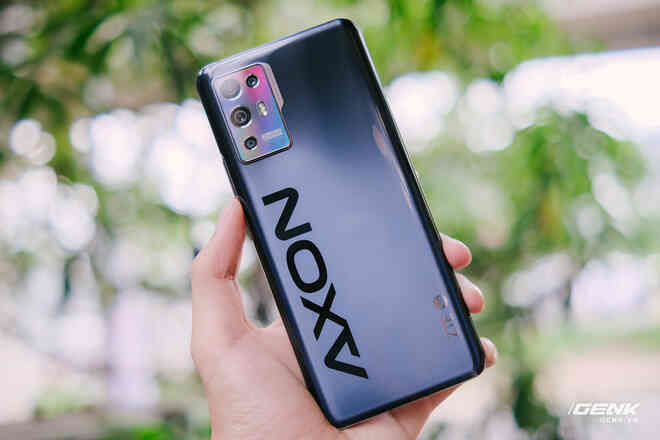 Trên tay ZTE Axon 30 Pro: Màn hình AMOLED 120Hz, Snapdragon 888, hai camera 64MP, giá 10.8 triệu đồng - Ảnh 3. Trên tay ZTE Axon 30 Pro: Màn hình AMOLED 120Hz, Snapdragon 888, hai camera 64MP, giá 10.8 triệu đồng - Ảnh 3.