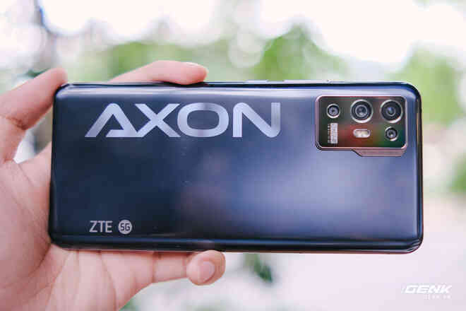 Trên tay ZTE Axon 30 Pro: Màn hình AMOLED 120Hz, Snapdragon 888, hai camera 64MP, giá 10.8 triệu đồng - Ảnh 5. Trên tay ZTE Axon 30 Pro: Màn hình AMOLED 120Hz, Snapdragon 888, hai camera 64MP, giá 10.8 triệu đồng - Ảnh 5.