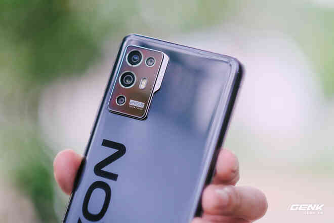 Trên tay ZTE Axon 30 Pro: Màn hình AMOLED 120Hz, Snapdragon 888, hai camera 64MP, giá 10.8 triệu đồng - Ảnh 7. Trên tay ZTE Axon 30 Pro: Màn hình AMOLED 120Hz, Snapdragon 888, hai camera 64MP, giá 10.8 triệu đồng - Ảnh 7.