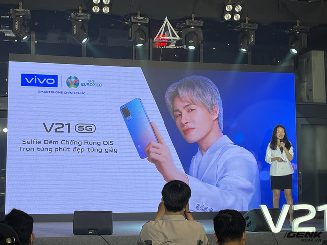 Cận cảnh Vivo V21 5G vừa ra mắt tại Việt Nam: Camera selfie 44MP chống rung OIS, có hai đèn flash trước để selfie đẹp hơn, mỏng chỉ 7,29mm, giá 9,99 triệu đồng - Ảnh 3. Cận cảnh Vivo V21 5G vừa ra mắt tại Việt Nam: Camera selfie 44MP chống rung OIS, có hai đèn flash trước để selfie đẹp hơn, mỏng chỉ 7,29mm, giá 9,99 triệu đồng - Ảnh 3.