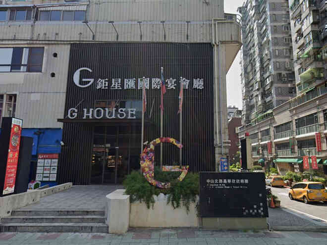 Giang hồ áo đen ném cả nghìn con gián vào nhà hàng, đúng lúc cảnh sát đang ăn tiệc mừng sếp lớn nghỉ hưu - Ảnh 3. Giang hồ áo đen ném cả nghìn con gián vào nhà hàng, đúng lúc cảnh sát đang ăn tiệc mừng sếp lớn nghỉ hưu - Ảnh 3.
