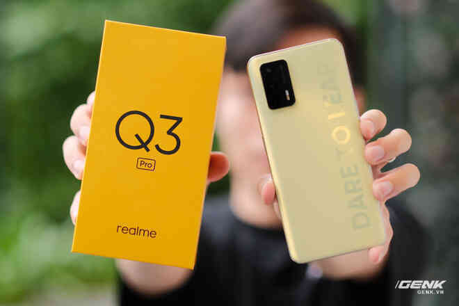 Trên tay Realme Q3 Pro: Màn hình AMOLED 120Hz, chip Dimensity 1100, camera 64MP, giá 6.2 triệu đồng