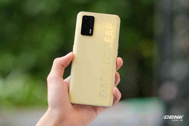 Trên tay Realme Q3 Pro: Màn hình AMOLED 120Hz, chip Dimensity 1100, camera 64MP, giá 6.2 triệu đồng - Ảnh 5. Trên tay Realme Q3 Pro: Màn hình AMOLED 120Hz, chip Dimensity 1100, camera 64MP, giá 6.2 triệu đồng - Ảnh 5.