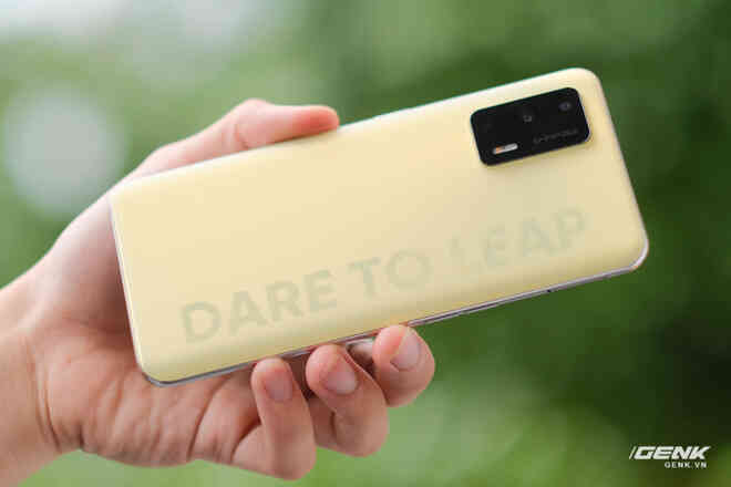 Trên tay Realme Q3 Pro: Màn hình AMOLED 120Hz, chip Dimensity 1100, camera 64MP, giá 6.2 triệu đồng - Ảnh 6. Trên tay Realme Q3 Pro: Màn hình AMOLED 120Hz, chip Dimensity 1100, camera 64MP, giá 6.2 triệu đồng - Ảnh 6.
