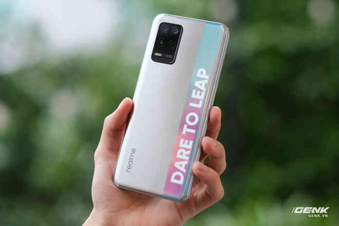 Trên tay Realme Q3 Pro: Màn hình AMOLED 120Hz, chip Dimensity 1100, camera 64MP, giá 6.2 triệu đồng - Ảnh 7. Trên tay Realme Q3 Pro: Màn hình AMOLED 120Hz, chip Dimensity 1100, camera 64MP, giá 6.2 triệu đồng - Ảnh 7.