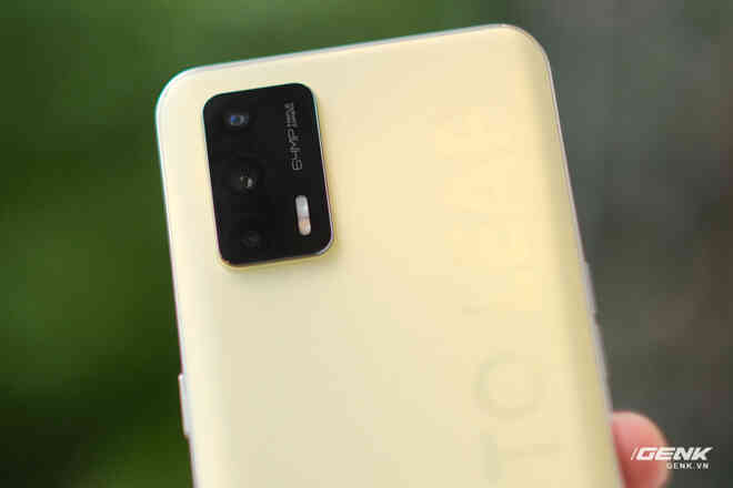 Trên tay Realme Q3 Pro: Màn hình AMOLED 120Hz, chip Dimensity 1100, camera 64MP, giá 6.2 triệu đồng - Ảnh 8. Trên tay Realme Q3 Pro: Màn hình AMOLED 120Hz, chip Dimensity 1100, camera 64MP, giá 6.2 triệu đồng - Ảnh 8.