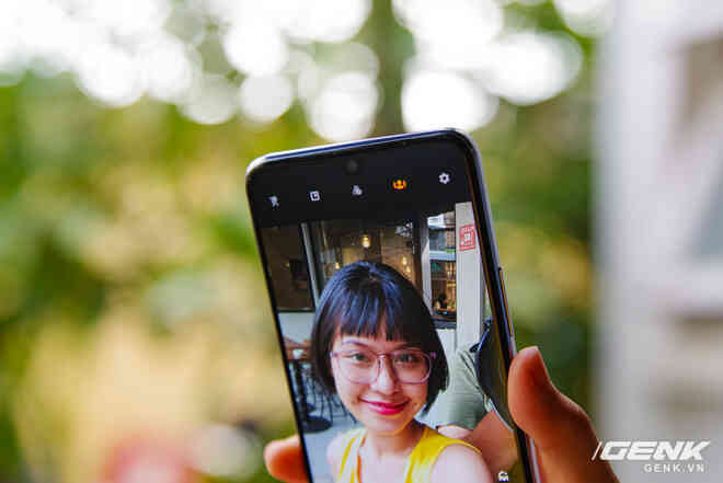 Trên tay Vivo V21 5G: thiết kế mỏng nhẹ đẹp mắt, đặc biệt có Camera selfie 44MP chống rung OIS - Ảnh 13. Trên tay Vivo V21 5G: thiết kế mỏng nhẹ đẹp mắt, đặc biệt có Camera selfie 44MP chống rung OIS - Ảnh 13.