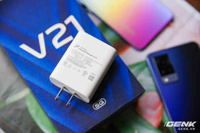 Trên tay Vivo V21 5G: thiết kế mỏng nhẹ đẹp mắt, đặc biệt có Camera selfie 44MP chống rung OIS - Ảnh 16. Trên tay Vivo V21 5G: thiết kế mỏng nhẹ đẹp mắt, đặc biệt có Camera selfie 44MP chống rung OIS - Ảnh 16.