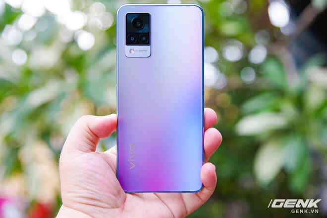 Trên tay Vivo V21 5G: thiết kế mỏng nhẹ đẹp mắt, đặc biệt có Camera selfie 44MP chống rung OIS - Ảnh 7. Trên tay Vivo V21 5G: thiết kế mỏng nhẹ đẹp mắt, đặc biệt có Camera selfie 44MP chống rung OIS - Ảnh 7.