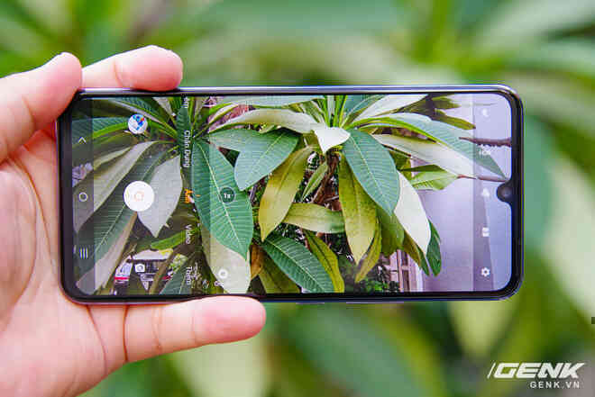 Trên tay Vivo V21 5G: thiết kế mỏng nhẹ đẹp mắt, đặc biệt có Camera selfie 44MP chống rung OIS - Ảnh 9. Trên tay Vivo V21 5G: thiết kế mỏng nhẹ đẹp mắt, đặc biệt có Camera selfie 44MP chống rung OIS - Ảnh 9.