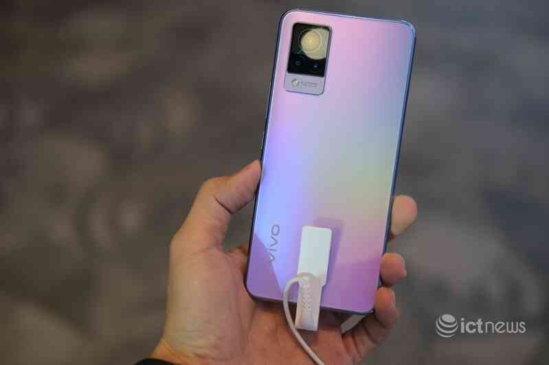 Vivo ra mắt V21 5G, tập trung vào camera selfie