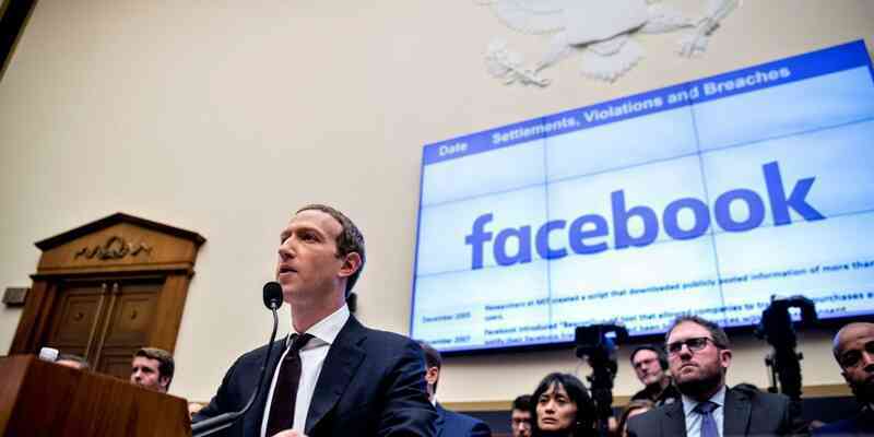 Tin giả trên Facebook