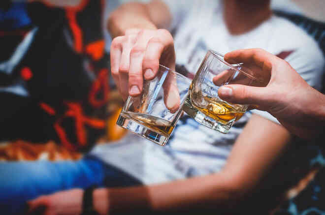 Dù uống ít hay nhiều thì tác hại của rượu bia tới não bộ đều nghiêm trọng, cánh mày râu tuyệt đối không coi thường