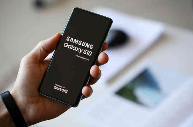 Hacker có thể khai thác các ứng dụng cài đặt sẵn trên smartphone Samsung để tấn công người dùng