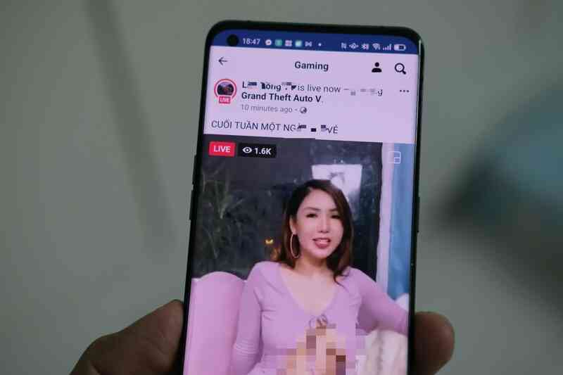 Qua mặt Facebook để đăng video hở hang, bán hàng online