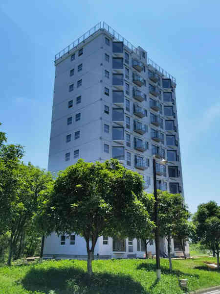 Tin được không: Tòa nhà cao 10 tầng này được dựng lên chỉ trong hơn một ngày? - Ảnh 2. Tin được không: Tòa nhà cao 10 tầng này được dựng lên chỉ trong hơn một ngày? - Ảnh 2.