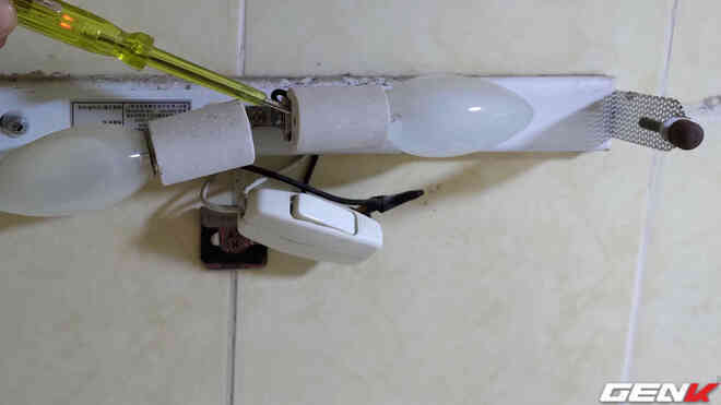 Nhà vệ sinh nóng quá, một bạn nữ chia sẻ cách tự lắp thêm quạt cho mát mà ai cũng làm được - Ảnh 12. Nhà vệ sinh nóng quá, một bạn nữ chia sẻ cách tự lắp thêm quạt cho mát mà ai cũng làm được - Ảnh 12.