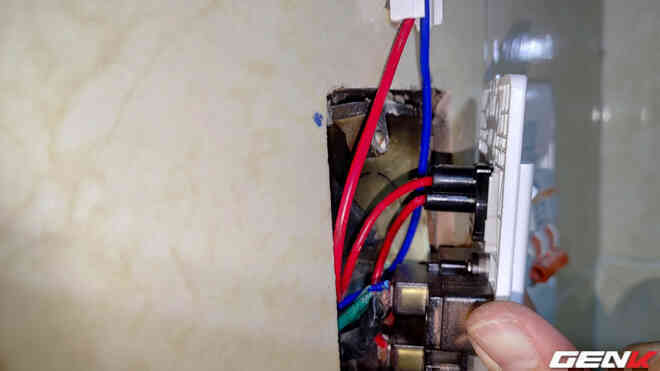 Nhà vệ sinh nóng quá, một bạn nữ chia sẻ cách tự lắp thêm quạt cho mát mà ai cũng làm được - Ảnh 14. Nhà vệ sinh nóng quá, một bạn nữ chia sẻ cách tự lắp thêm quạt cho mát mà ai cũng làm được - Ảnh 14.