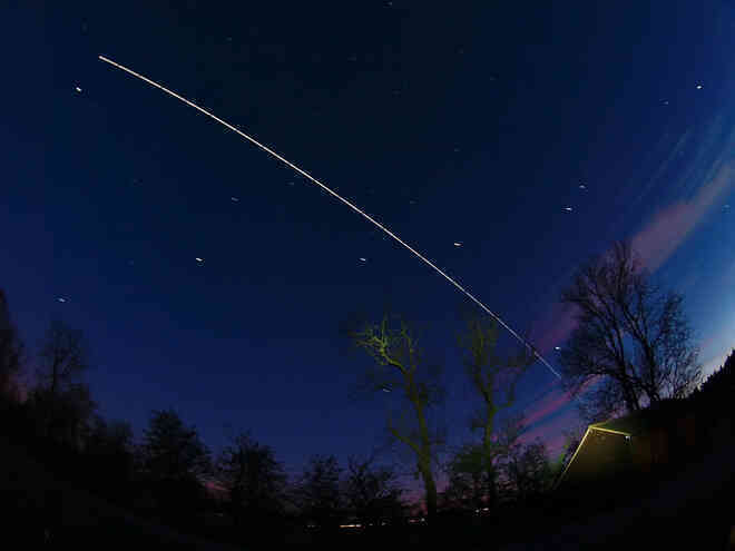 Hình ảnh này sẽ giúp bạn hình dung Trạm vũ trụ quốc tế ISS di chuyển với tốc độ 28.000 km/h là nhanh như thế nào - Ảnh 3.