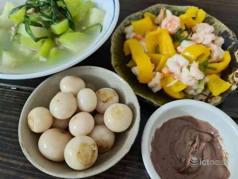 'Nhà tôi mua sắm online hoàn toàn trong mùa dịch'