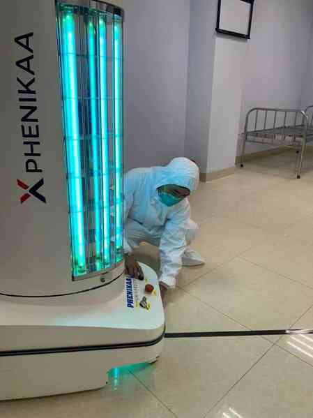 Robot khử khuẩn 