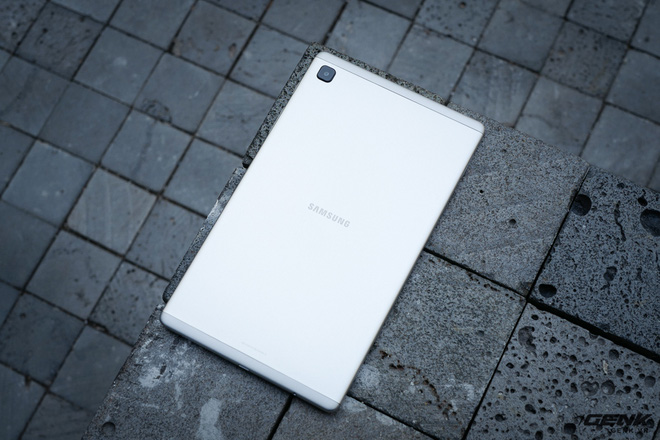 Trên tay Galaxy Tab A7 Lite: Máy tính bảng giá rẻ nhất thị trường có gì hấp dẫn? - Ảnh 3. Trên tay Galaxy Tab A7 Lite: Máy tính bảng giá rẻ nhất thị trường có gì hấp dẫn? - Ảnh 3.