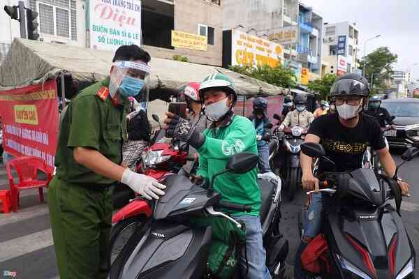 Gò Vấp, Tân Phú cho khai báo y tế điện tử tại nhà để giảm ùn tắc