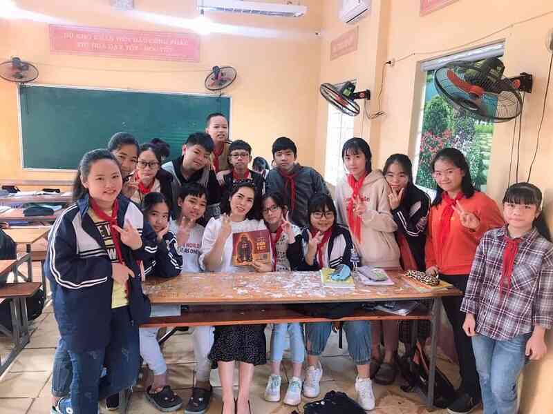 Cô giáo Ngô Hương: 'Cảm ơn MobiEdu đã kết nối cô trò chúng tôi'