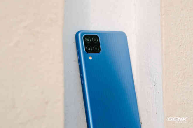 Đánh giá Samsung Galaxy M12: Pin trâu, màn hình 90Hz trong tầm giá rẻ - Ảnh 27. Đánh giá Samsung Galaxy M12: Pin trâu, màn hình 90Hz trong tầm giá rẻ - Ảnh 27.