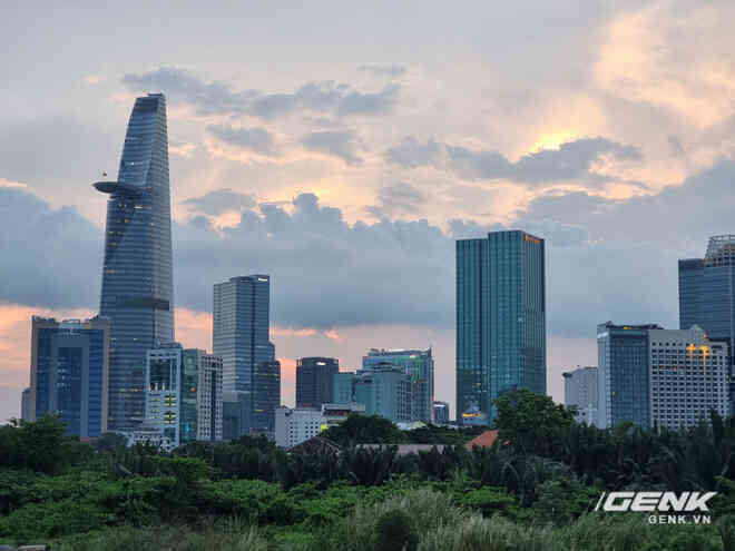 Những lúc dịch phải ở nhà như thế này mới thấy quý ống kính tele trên smartphone