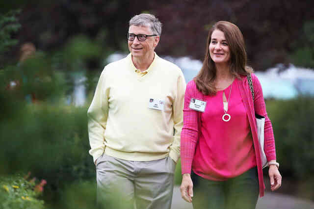 Báo Mỹ tiết lộ sốc về Bill Gates: Đi làm bằng Mercedes nhưng 1 giờ sau lại lái Porsche chở nữ nhân viên đi họp bên ngoài công ty - Ảnh 2. Báo Mỹ tiết lộ sốc về Bill Gates: Đi làm bằng Mercedes nhưng 1 giờ sau lại lái Porsche chở nữ nhân viên đi họp bên ngoài công ty - Ảnh 2.
