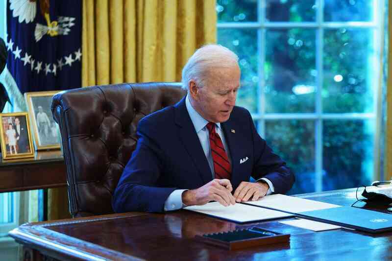 Tổng thống Joe Biden ký sắc lệnh trấn áp Big Tech