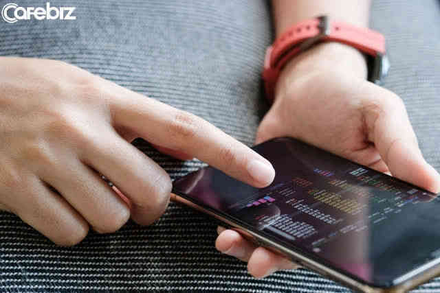 Người phụ nữ mất 12.000 đô la khi chơi Bitcoin ngửa mặt lên trời than khóc: "Đừng dễ tin người vì cuộc sống luôn đầy rẫy cám dỗ!"