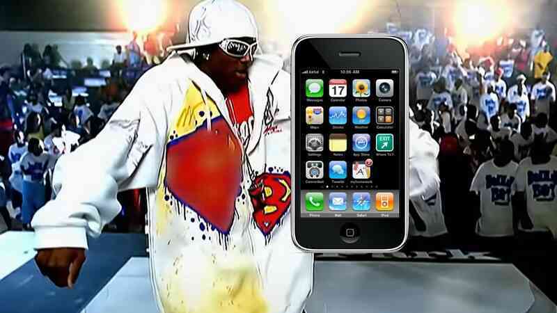 Rapper Soulja Boy tuyên bố chính Steve Jobs đã đến phim trường và tặng anh chiếc iPhone đầu tiên