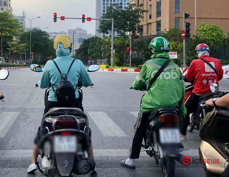 Hà Nội ngập tràn màu áo shipper ngày tái thực hiện quy định bán mang về