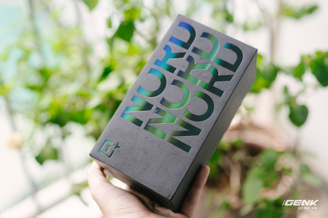 Mở hộp OnePlus Nord CE 5G: Nhiều phụ kiện, thiết kế mỏng nhẹ đơn giản, tích hợp 5G với Snapdragon 750G
