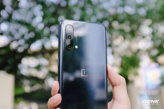 Mở hộp OnePlus Nord CE 5G: Nhiều phụ kiện, thiết kế mỏng nhẹ đơn giản, tích hợp 5G với Snapdragon 750G - Ảnh 14. Mở hộp OnePlus Nord CE 5G: Nhiều phụ kiện, thiết kế mỏng nhẹ đơn giản, tích hợp 5G với Snapdragon 750G - Ảnh 14.