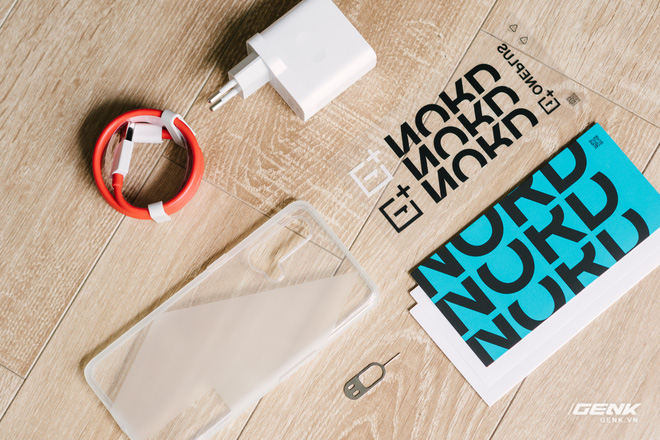 Mở hộp OnePlus Nord CE 5G: Nhiều phụ kiện, thiết kế mỏng nhẹ đơn giản, tích hợp 5G với Snapdragon 750G - Ảnh 3. Mở hộp OnePlus Nord CE 5G: Nhiều phụ kiện, thiết kế mỏng nhẹ đơn giản, tích hợp 5G với Snapdragon 750G - Ảnh 3.