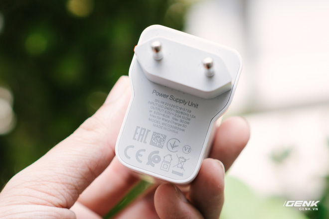 Mở hộp OnePlus Nord CE 5G: Nhiều phụ kiện, thiết kế mỏng nhẹ đơn giản, tích hợp 5G với Snapdragon 750G - Ảnh 4. Mở hộp OnePlus Nord CE 5G: Nhiều phụ kiện, thiết kế mỏng nhẹ đơn giản, tích hợp 5G với Snapdragon 750G - Ảnh 4.