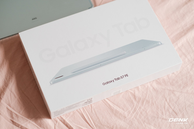 Mở hộp Galaxy Tab S7 FE: Thiết kế vẫn cao cấp, có thêm màu Xanh Mint trẻ trung, cấu hình rút gọn, giá 13.9 triệu đồng