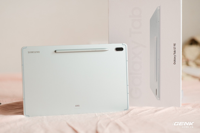 Mở hộp Galaxy Tab S7 FE: Thiết kế vẫn cao cấp, có thêm màu Xanh Mint trẻ trung, cấu hình rút gọn, giá 13.9 triệu đồng - Ảnh 3. Mở hộp Galaxy Tab S7 FE: Thiết kế vẫn cao cấp, có thêm màu Xanh Mint trẻ trung, cấu hình rút gọn, giá 13.9 triệu đồng - Ảnh 3.