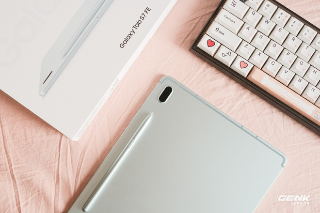 Mở hộp Galaxy Tab S7 FE: Thiết kế vẫn cao cấp, có thêm màu Xanh Mint trẻ trung, cấu hình rút gọn, giá 13.9 triệu đồng - Ảnh 6. Mở hộp Galaxy Tab S7 FE: Thiết kế vẫn cao cấp, có thêm màu Xanh Mint trẻ trung, cấu hình rút gọn, giá 13.9 triệu đồng - Ảnh 6.