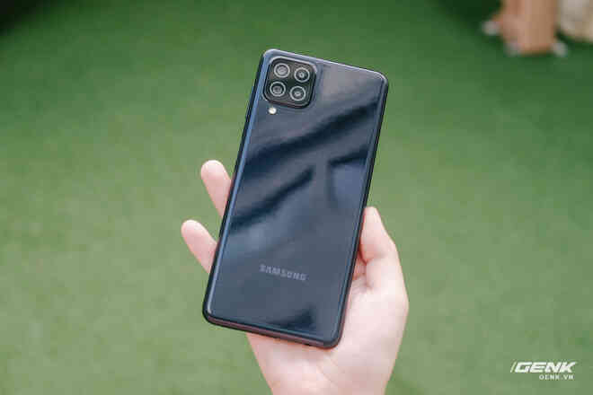 Đánh giá Galaxy A22 LTE: Giá chỉ hơn 5 triệu nhưng có camera chống rung quang học OIS - Ảnh 2. Đánh giá Galaxy A22 LTE: Giá chỉ hơn 5 triệu nhưng có camera chống rung quang học OIS - Ảnh 2.