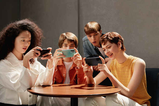 OPPO Reno6/6 Z 5G chính thức ra mắt: Thiết kế Reno Glow ấn tượng, camera nâng cấp, sạc nhanh VOOC đủ cả, giá từ 9.49 triệu - Ảnh 2. OPPO Reno6/6 Z 5G chính thức ra mắt: Thiết kế Reno Glow ấn tượng, camera nâng cấp, sạc nhanh VOOC đủ cả, giá từ 9.49 triệu - Ảnh 2.
