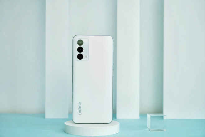 realme GT Master Edition ra mắt: Màn hình AMOLED 120Hz, Snapdragon 778G/870, sạc nhanh 65W, giá từ 8.5 triệu đồng