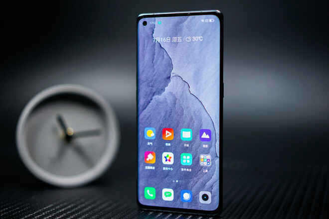 realme GT Master Edition ra mắt: Màn hình AMOLED 120Hz, Snapdragon 778G/870, sạc nhanh 65W, giá từ 8.5 triệu đồng - Ảnh 4. realme GT Master Edition ra mắt: Màn hình AMOLED 120Hz, Snapdragon 778G/870, sạc nhanh 65W, giá từ 8.5 triệu đồng - Ảnh 4.