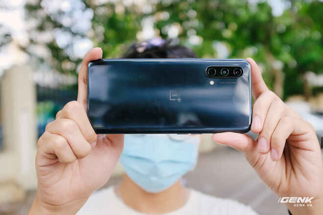 Đánh giá OnePlus Nord CE 5G: Nâng cấp hình ảnh và hiệu năng, camera tạm ổn nhưng lại trở về với loa đơn