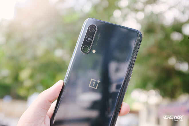 Đánh giá OnePlus Nord CE 5G: Nâng cấp hình ảnh và hiệu năng, camera tạm ổn nhưng lại trở về với loa đơn - Ảnh 3.