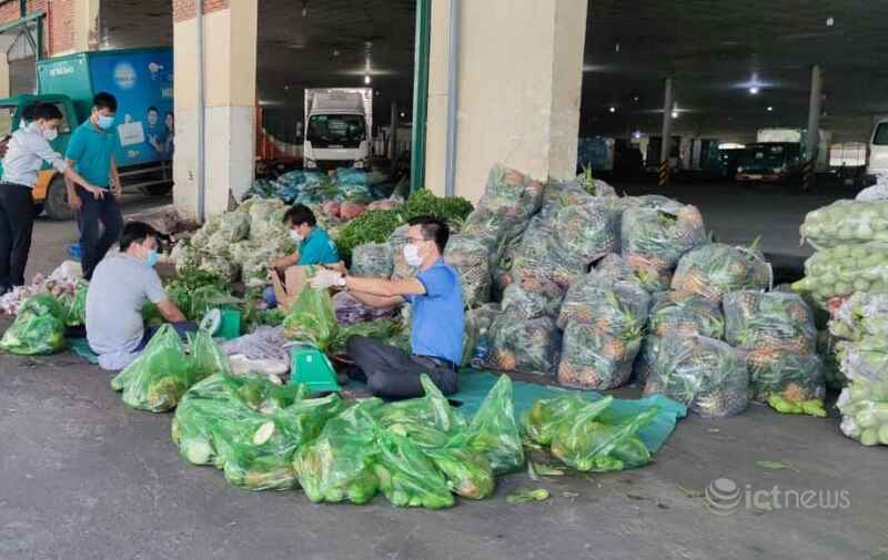 Đơn hàng trên sàn thương mại điện tử tăng đột biến khi giãn cách xã hội